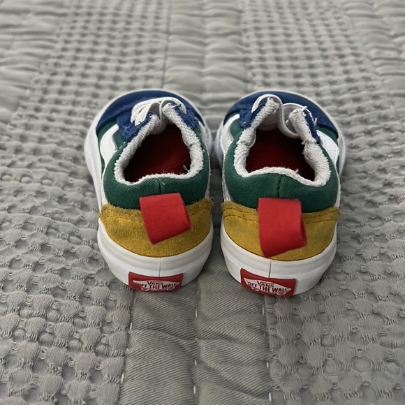 Vans - Picture 2 of 5